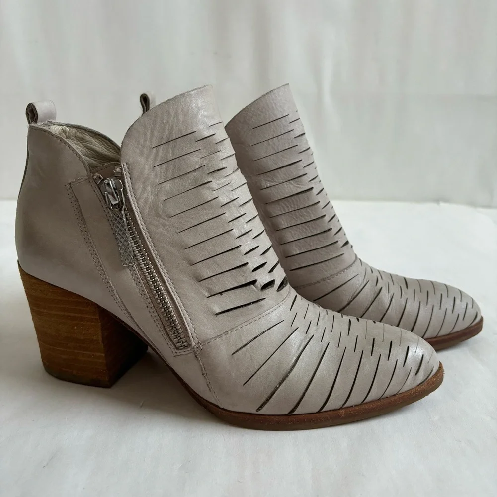 Donald J Pliner Elton Leather Cut Out Ankle Boots Pale Pink Gray Size 6M